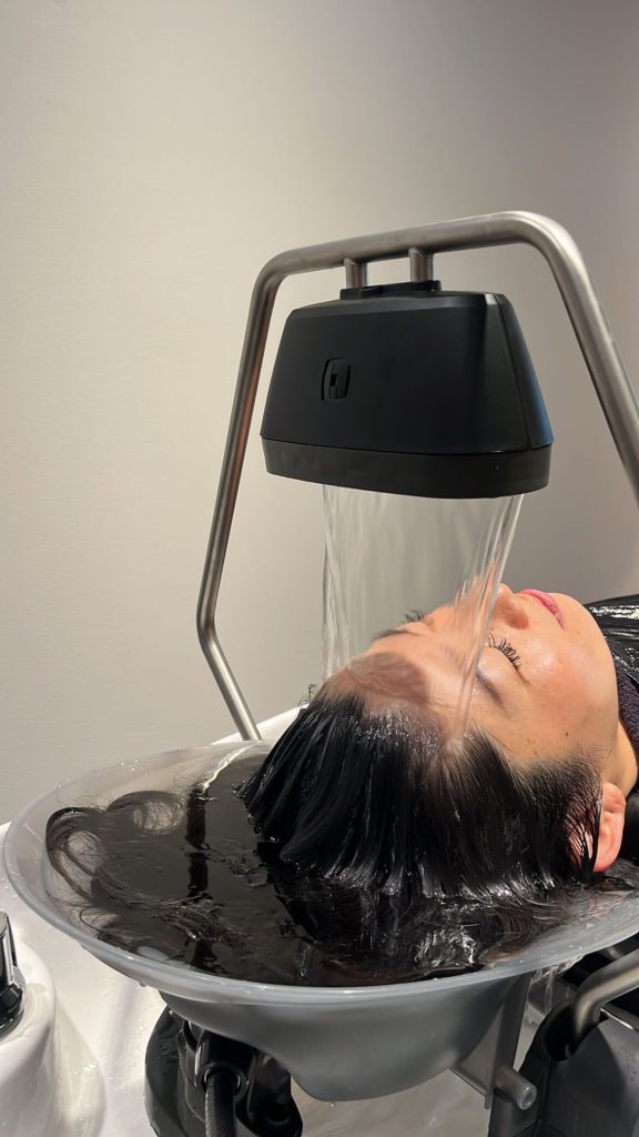 Head immersion spa and pressure massage at BONDZSALON